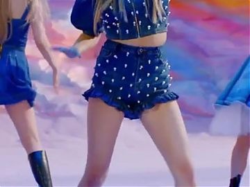 Heres Jeongyeon Showing Off Her Legs Again