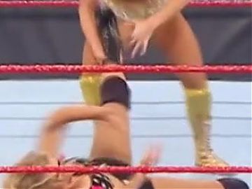 WWE - Lacey Evans and Peyton Royce vs Charlotte Flair and Asuka
