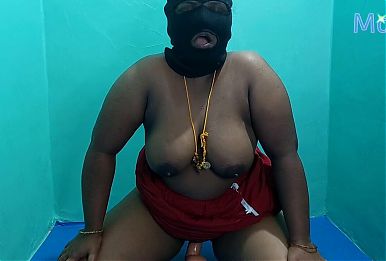 Tamil aunty Mahi ride sex toy so hot